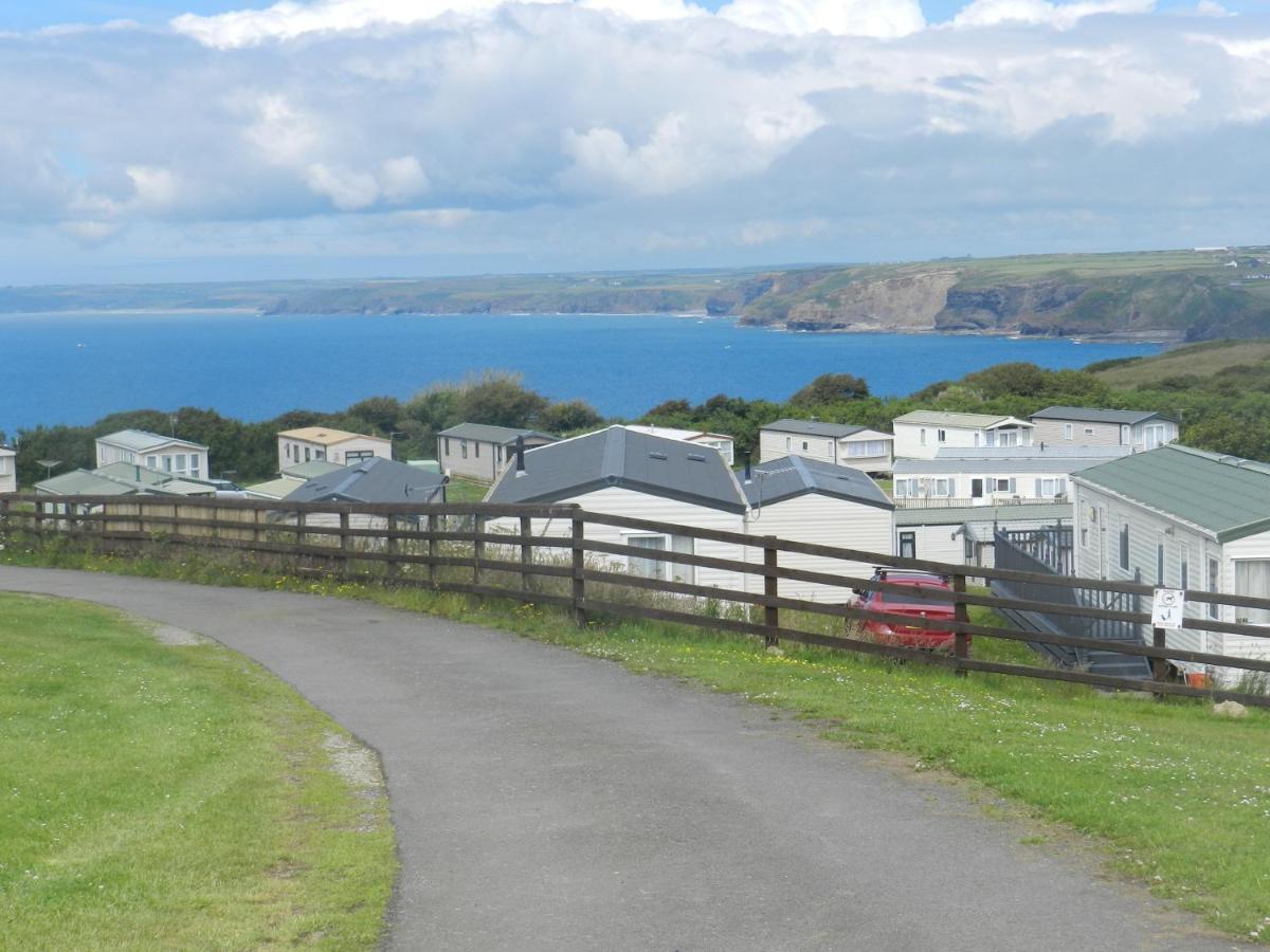 Cwtch Caravans Little Haven Exterior foto