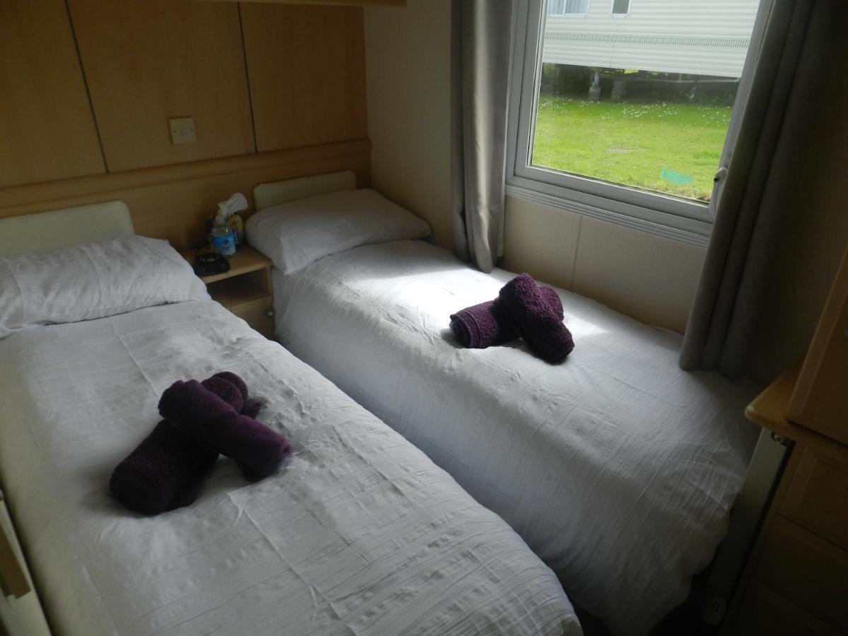 Cwtch Caravans Little Haven Exterior foto